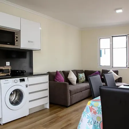 Torrinha & Sa شقة *