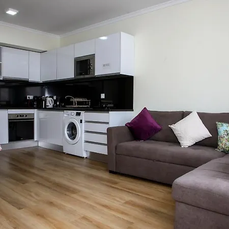 Torrinha & Sa شقة *